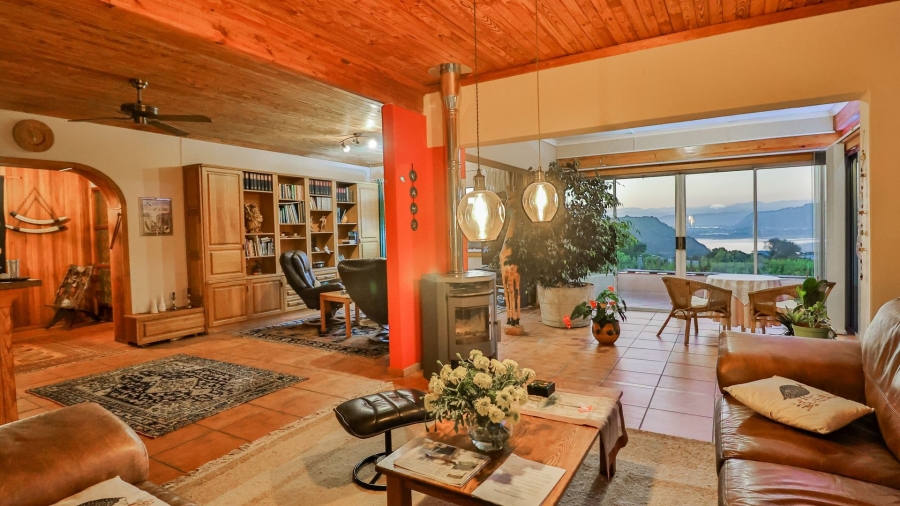 4 Bedroom Property for Sale in Kingfisher Creek Western Cape